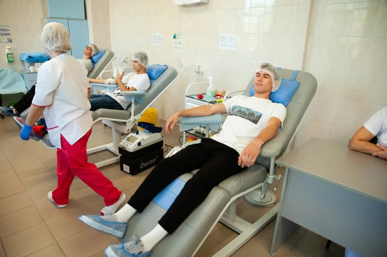 Волонтеры Севастополя. Бонум волонтеры Севастополь. Центр крови Севастополь акции фото.