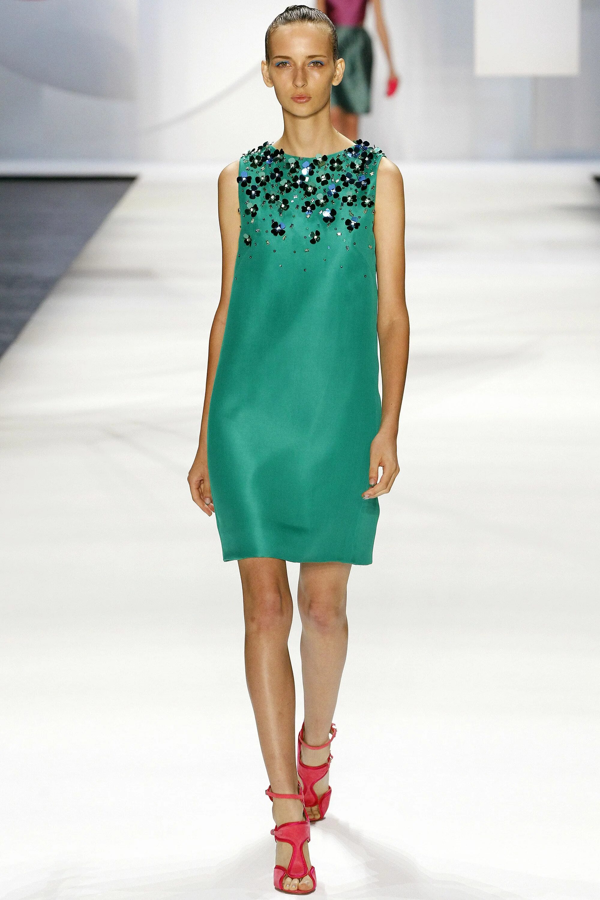 Самые модные самые модные платья. Какие платья в моде. Майкл корс коллекция весна лето 2021. Платье оскар де ла рента 2014. Платья модные тенденции.