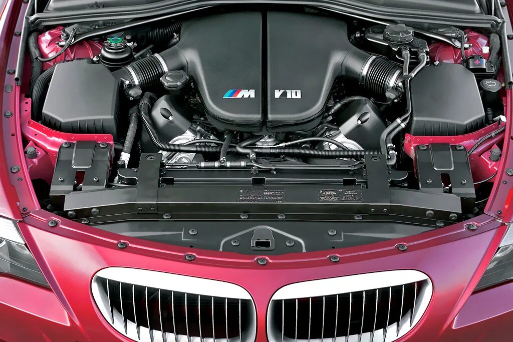 BMW m6 v10. Двигатель БМВ м6. BMW m6 engine. BMW e63 под капотом. Машина с открытым капотом