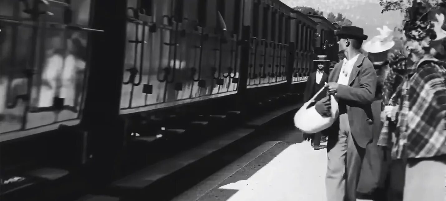 Короткометражка первый. Прибытие поезда на вокзал ла-Сьота (1896). Прибытие поезда братьев Люмьер.