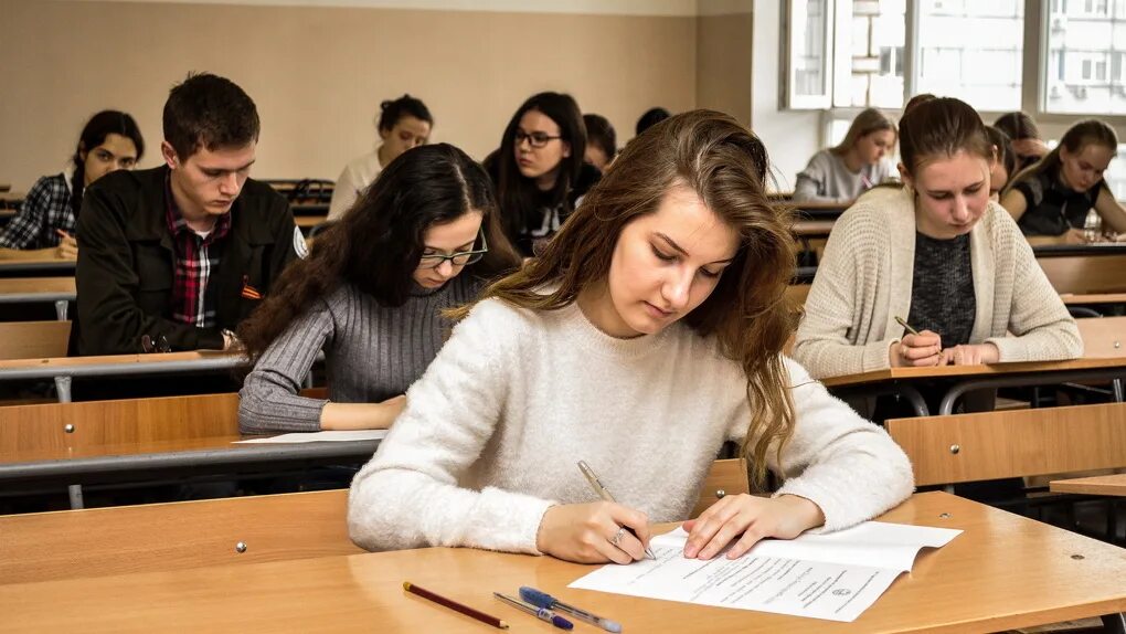 Поступление в вуз. Поступление ссуз. Поступление ссуз. Ученики колледжа. Поступление ссуз.