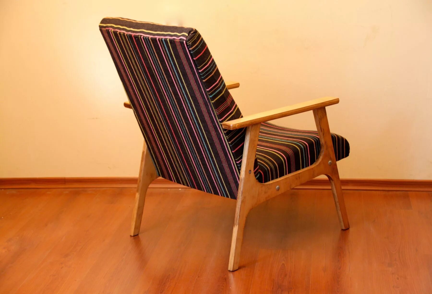 Эжен гайяр мебель. Кресло ссср артикул 23011329. Кресло качалка jepara. Советское кресло. Кресла старые деревянные.