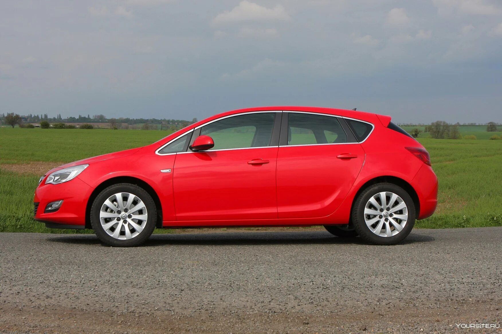 Как работает хэтчбек. Opel Astra 2015 хэтчбек. Opel Astra j 2015 хэтчбек.