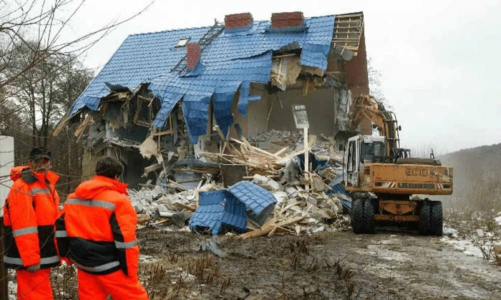 Переселение из аварийного жилья. Дом минстроя ссср на соколе. Демонтаж многоэтажного дома. Дом минстроя ссср. Ликвидация самовольных построек.