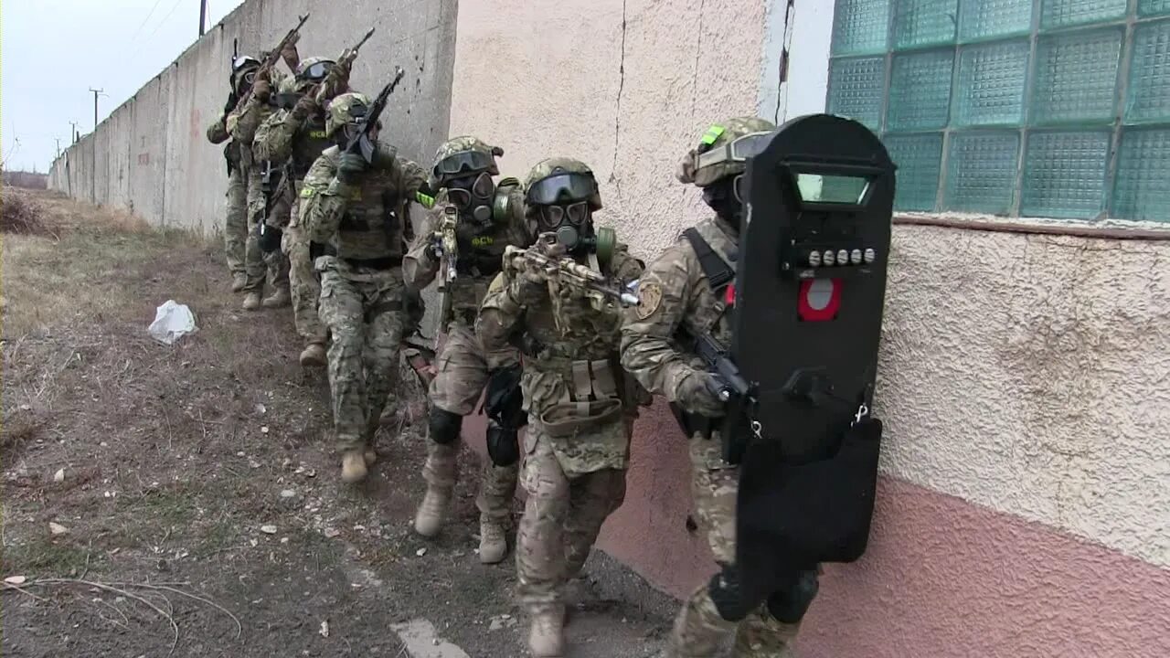 контр террористический центр. конфликты на северном кавказе. шлем зш-1 спецназ фсин. полиция против террористов. сотрудник фсб.