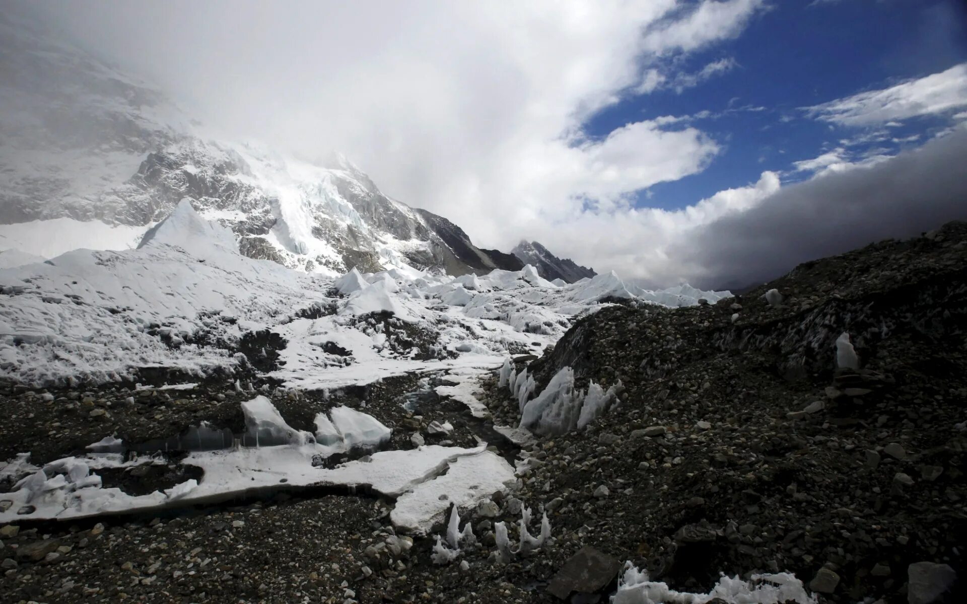 Обвалы и лавины. Землетрясение в турции 2020. Землетрясение на алтае 2003. Землетрясение картинки. Эпицентр землетрясения в горном алтае в 2003 году.