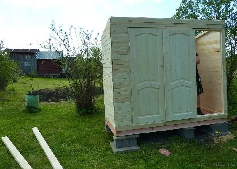 Дачный туалет с душем и хозблоком. Дачный туалет с сараем. сарай с туалетом для дачи. хозблок с туалетом. туалет с кладовкой для дачи.