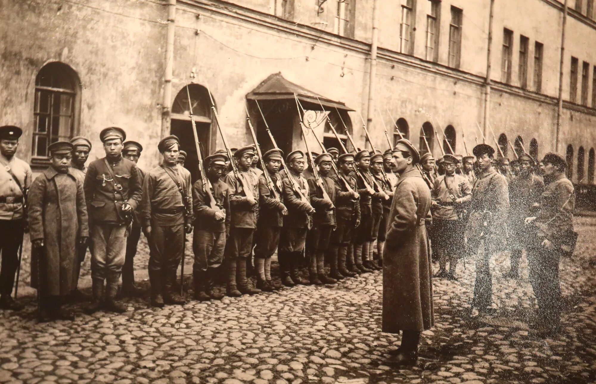 Национальное движение 1917. Армия РККА 1918. Добровольцы в красную армию 1918.