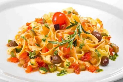 Макароны отварные с овощами