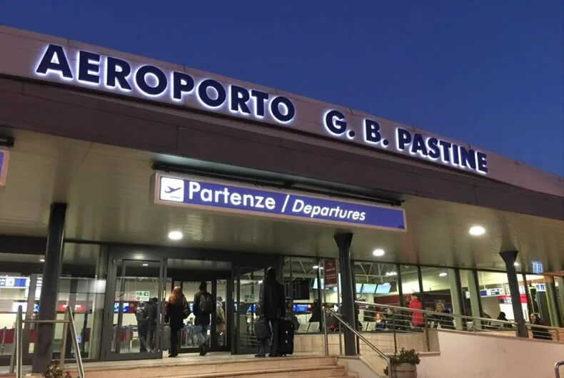 Аэропорт чампино рим. Рим фьюмичино. Ciampino airport. Аэропорт чампино италия. Аэропорт чампино рим.