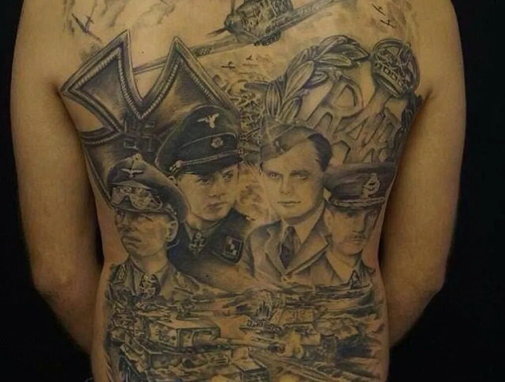 тематические татуировки. девушка в тату салоне. татуировки для презентации. тату вторая мировая. татуировки.