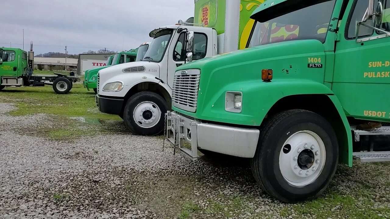 Start 70. Freightliner fl70. Freightliner fl70 4x4. Спидометр freightliner fl70 1999. Freightliner fl70 Dump Truck.