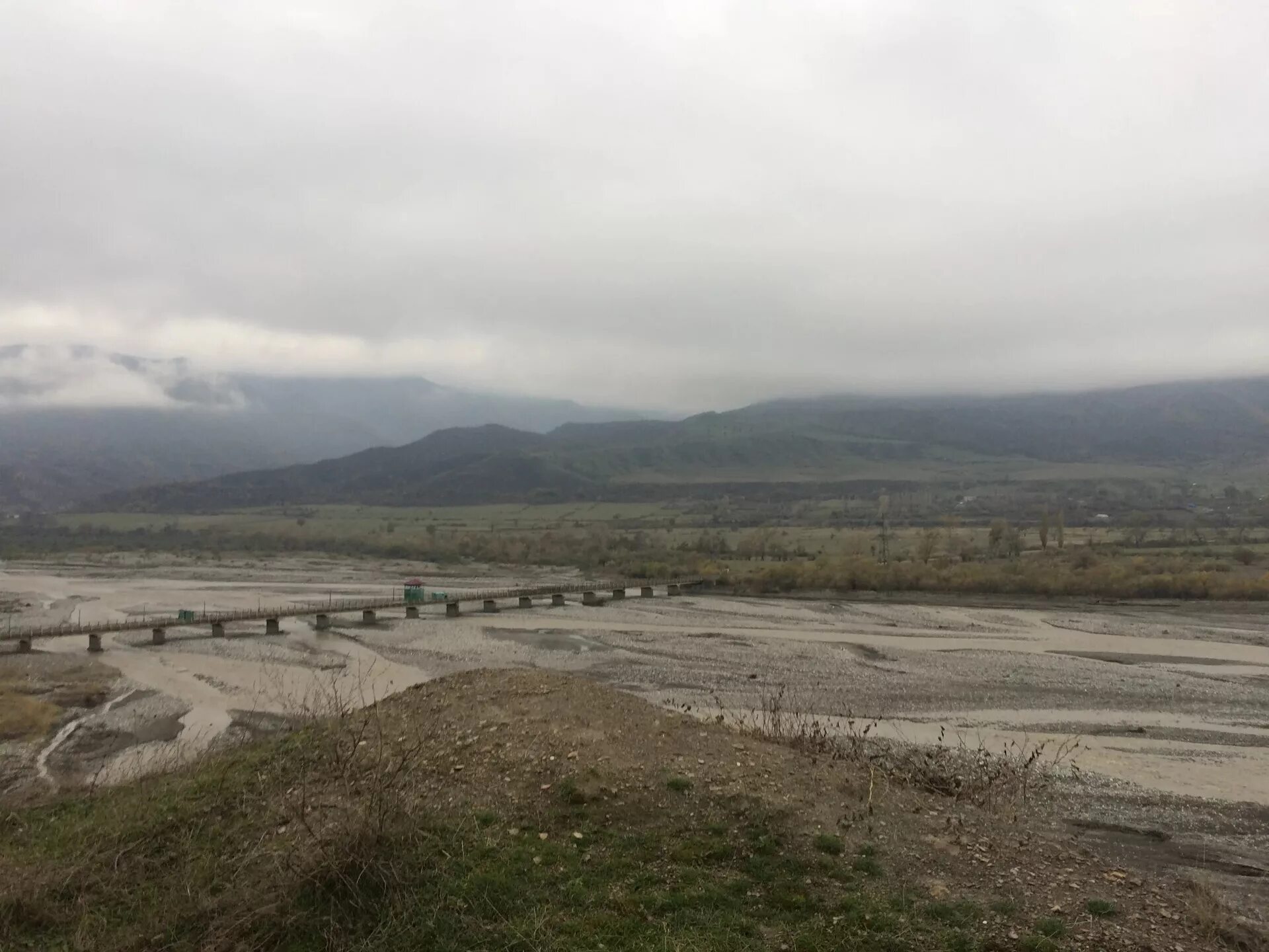 Самур азербайджан. Долина реки Самур. Река Самур в Азербайджане. Самур Дагестан. Река Самур граница Азербайджана.