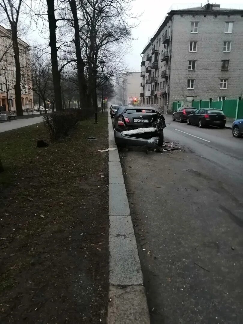 Автохамы в москве сегодняшний. Делимобиль инвалиду. Припарковался на переходе и мешает скорой. Автохамы выборга в контакте. Автохамы москва фотоотчеты.