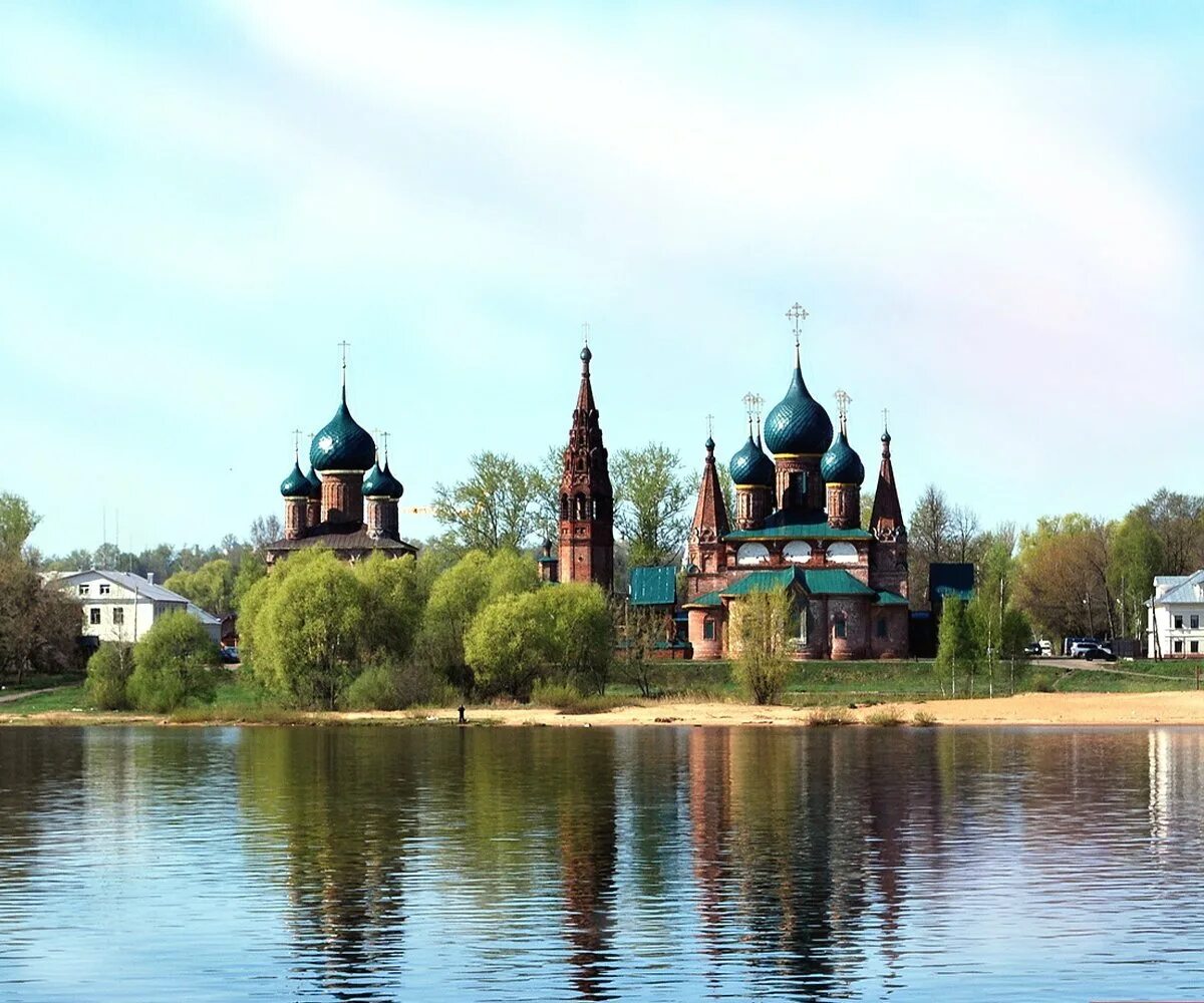 Храмы ярославля у реки. Доспремичательности ярославль. Главная достопримечательность ярославля. Ярославль ярославской. Главная достопримечательность ярославля.