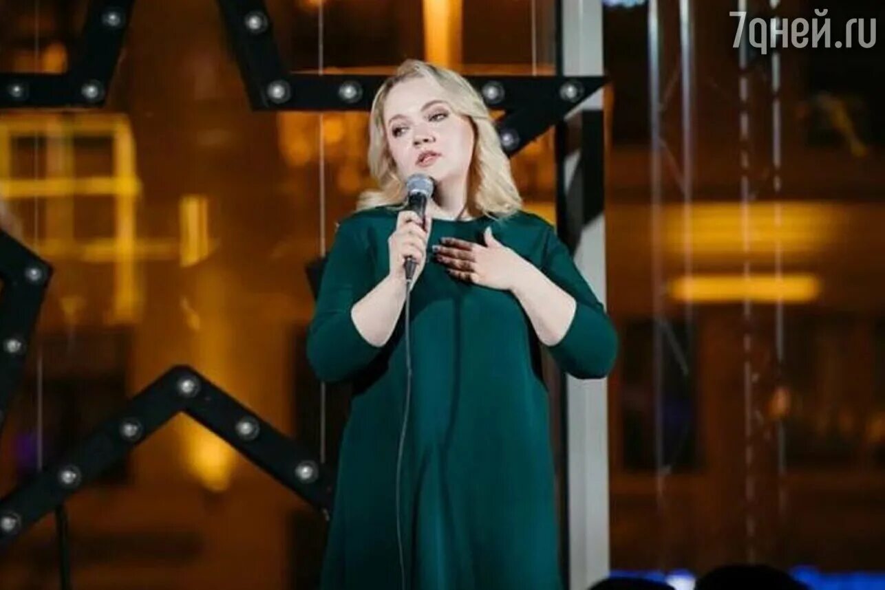 Стендап выступление варвары щербаковой. Варвара щербакова хабаровск. Юмористка варвара щербакова. Стендап выступление варвары щербаковой. Стендап выступление варвары щербаковой.