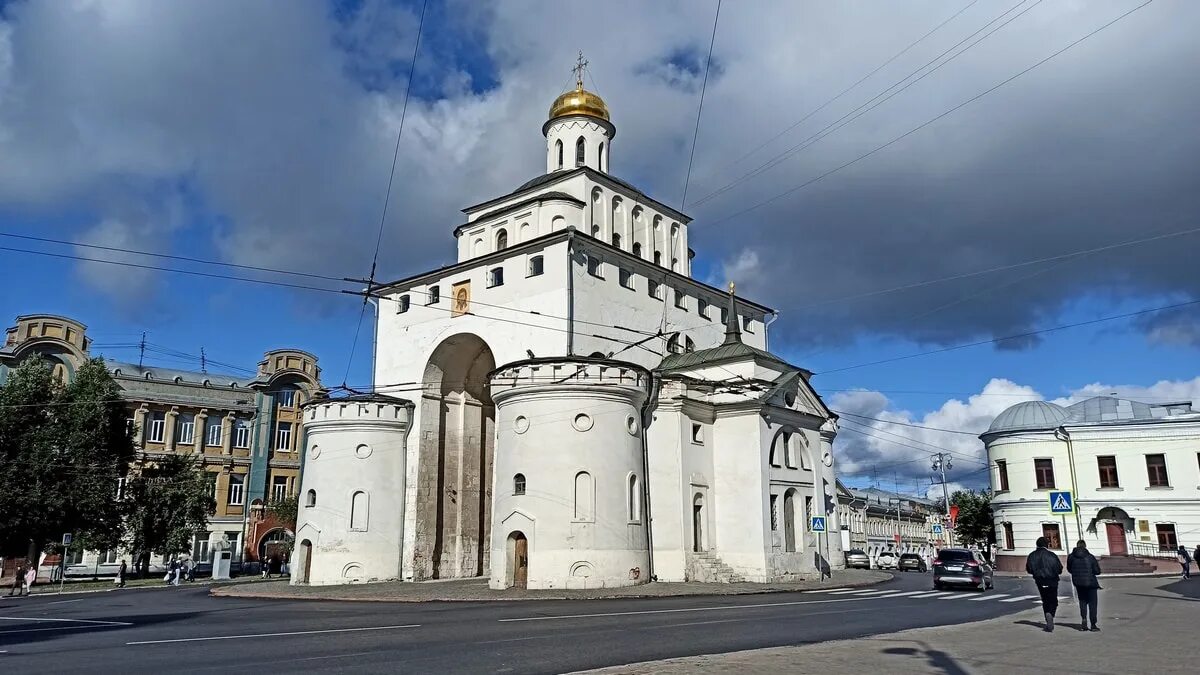 В каком городе находится памятник золотые ворота. Золотые ворота во Владимире Архитектор.