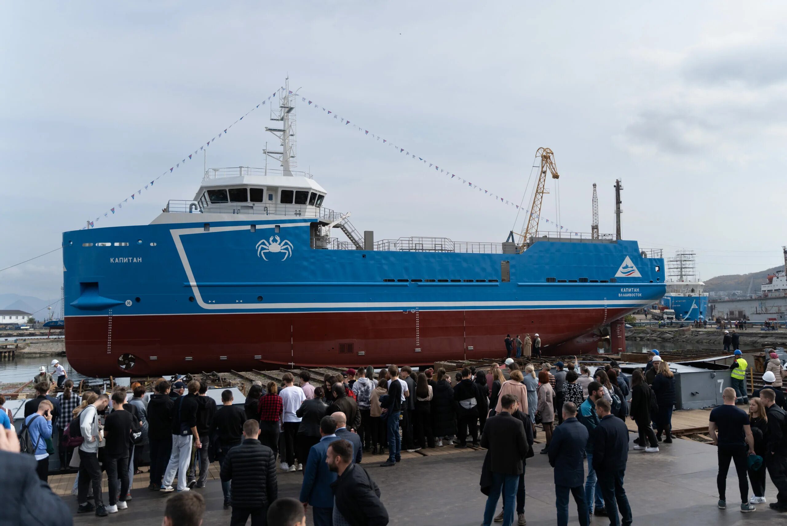 Находкинский судостроительный завод краболов Антей. Краболовное судно «Капитан Хазан». Капитан Назин судно. Краболов Хабаровск судно 2022. Россия спущен на воду