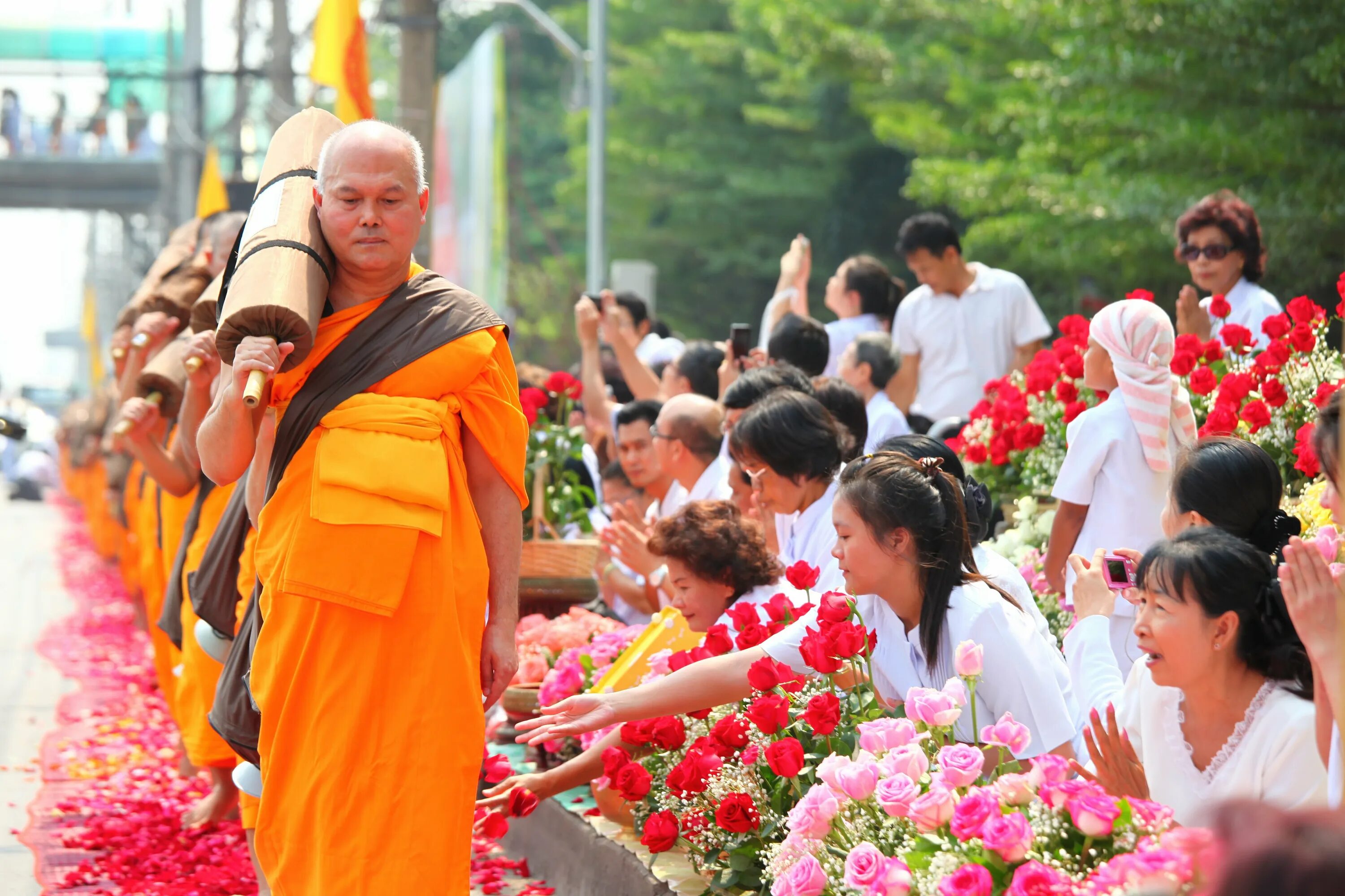 Весак праздник. Бун-Катхин. Буддийский праздник весак. Церемония Катхин.