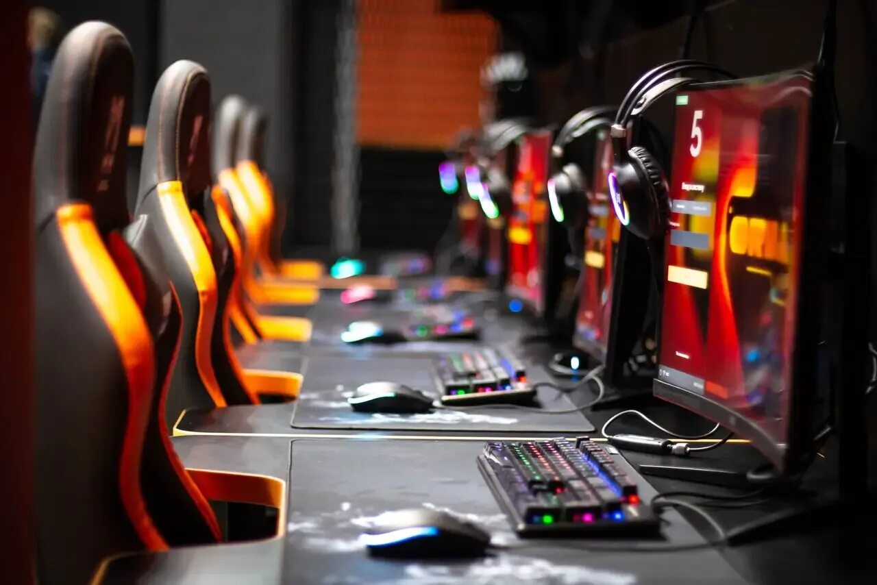 Компьютерный клуб nexus владивосток. Компьютерный клуб сургут. Компьютерный клуб. Лермонтова, д. Компьютерный клуб сургут.