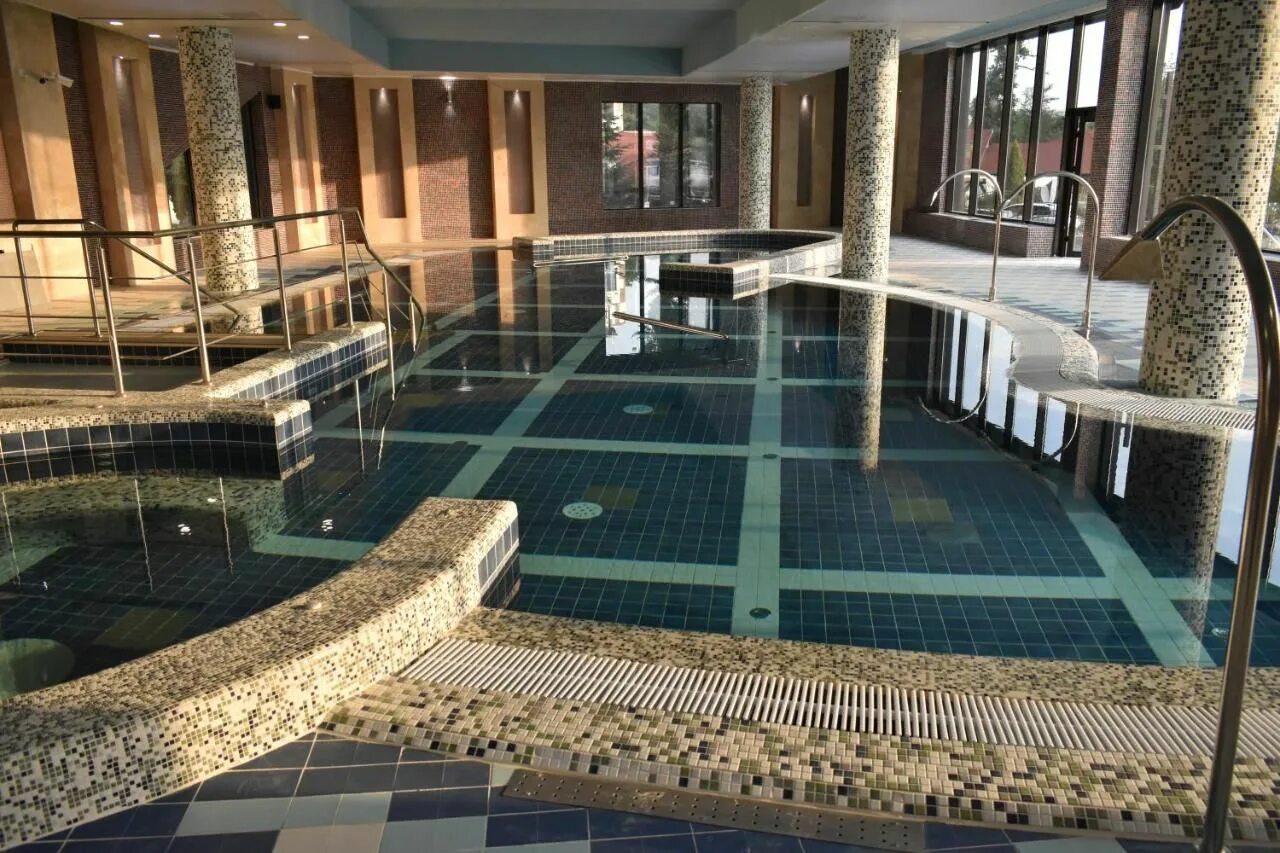 Отели в минске с бассейном. Гостиница беларусь в минске бассейн. Гостиница пекин бассейн. Беларусь 3 отель минск. Гостиница пекин минск.