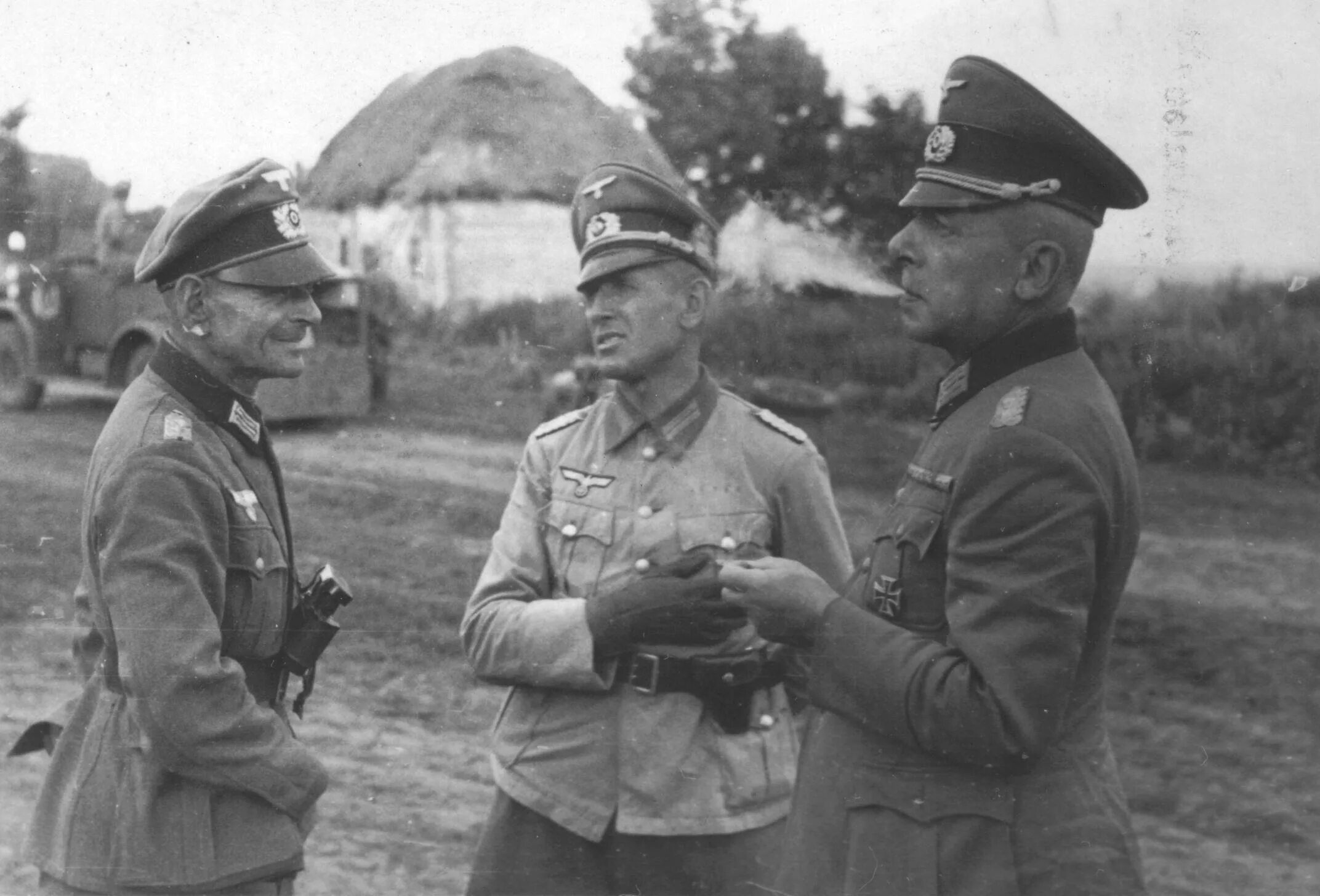 Немецкий офицер 1941. Немецкие военные фотокорреспонденты 1941-1945. Немецкие офицеры 2 мировой войны.