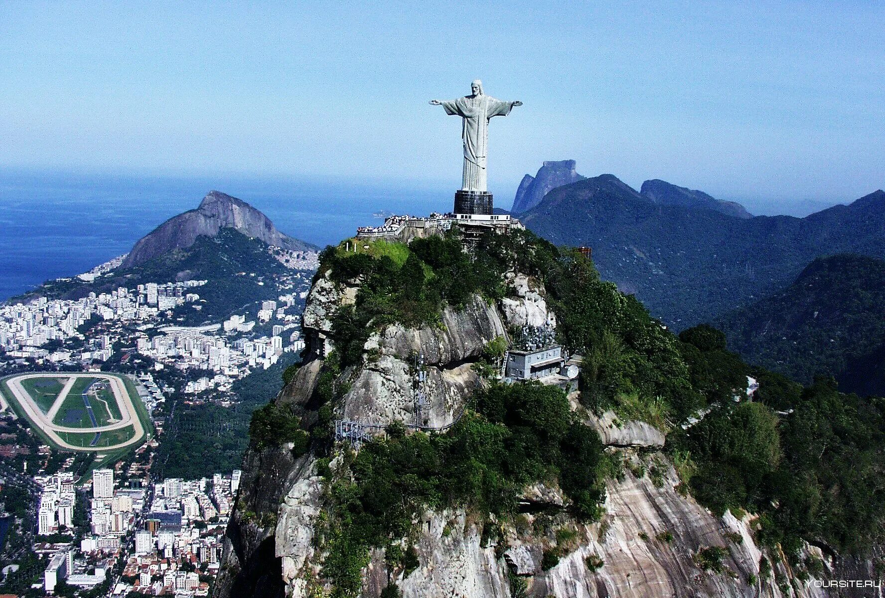 Где живет бразилия. Корковаду (гора). Корковадо Рио-де-Жанейро. , В Рио де Жанейро гора Корковадо со статуей Христа. Корковаду (гора) достопримечательности Бразилии.