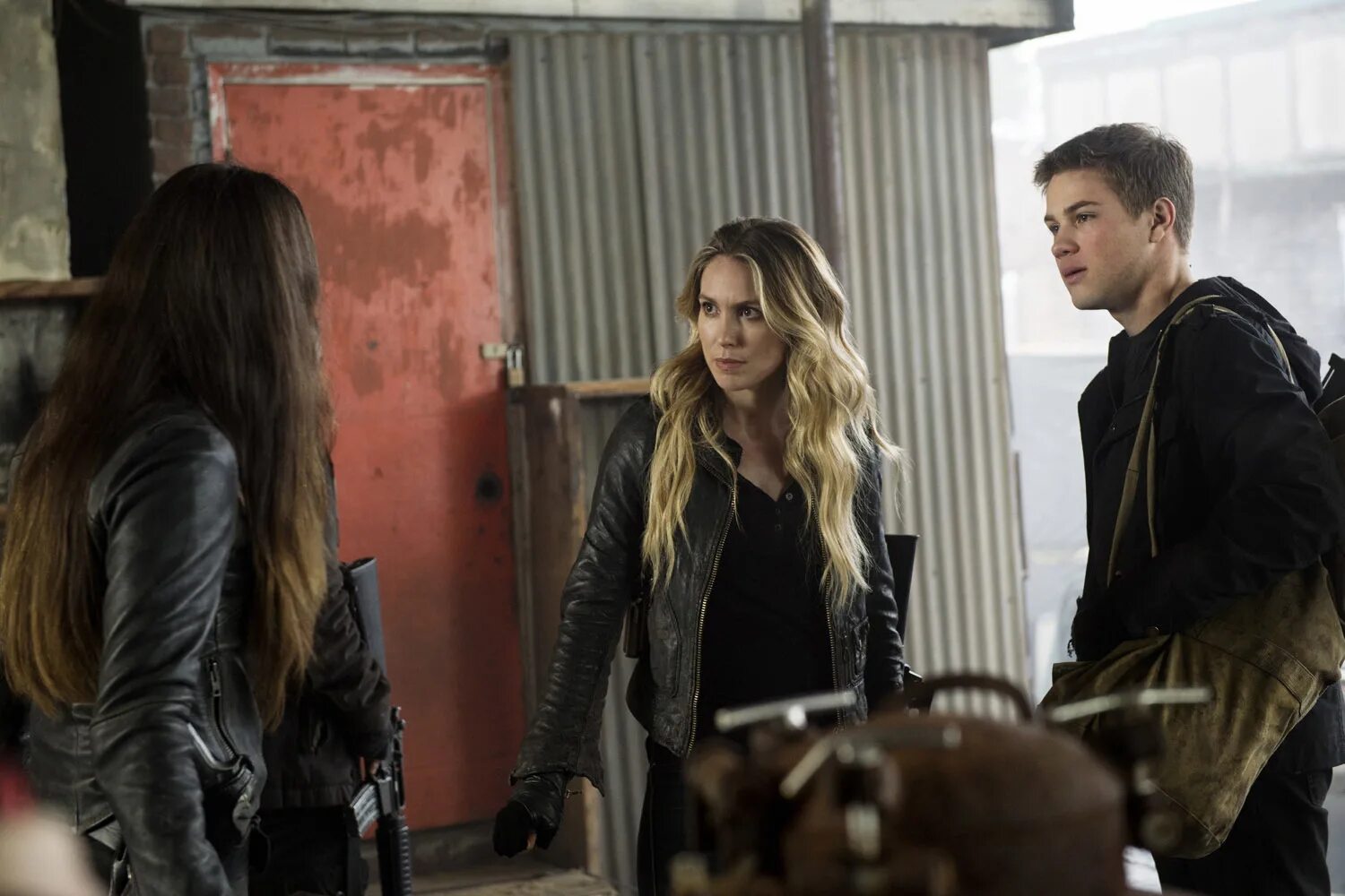 Рухнувшие небеса 5. Джон поуп рухнувшие небеса. Рухнувшие небеса сериал 2011–2015. ) 16+. Эвелин рухнувшие небеса.