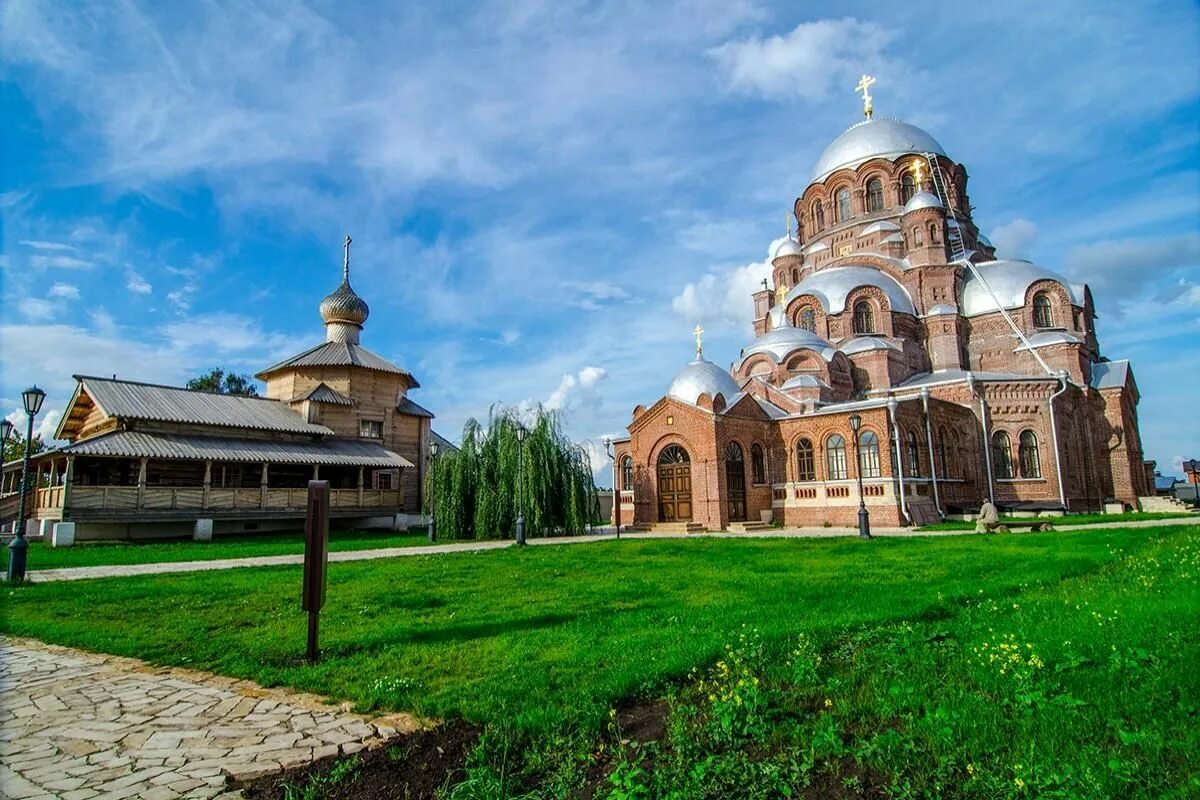 Остров свияжск экскурсии. Остров Свияжск. Свияжский монастырь в Казани. Остров в Казани с церквями Свияжск. Свияжск Казань экскурсия.