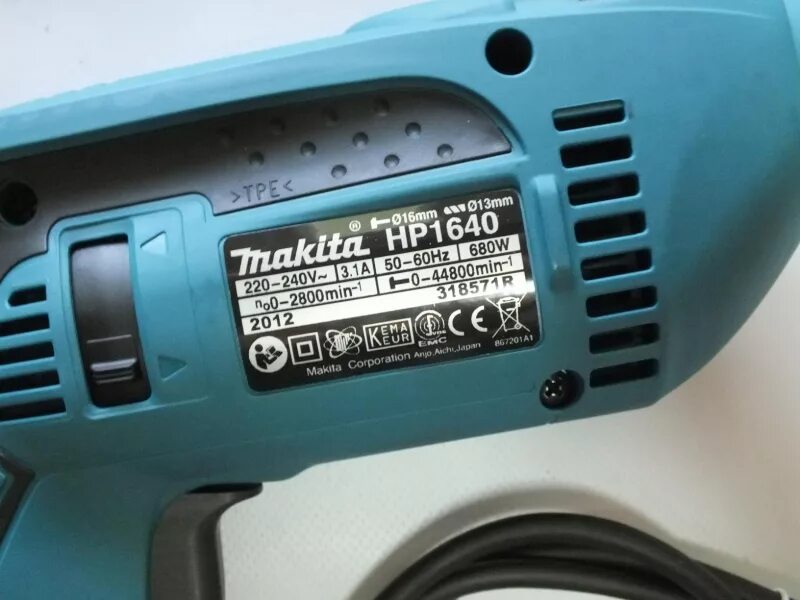 Серийные номера makita. Макита 9069 шильдик. Инструкция для электролобзика макита. Makita hr2470 бирка. Перфоратор makita hr2470 шильдик.