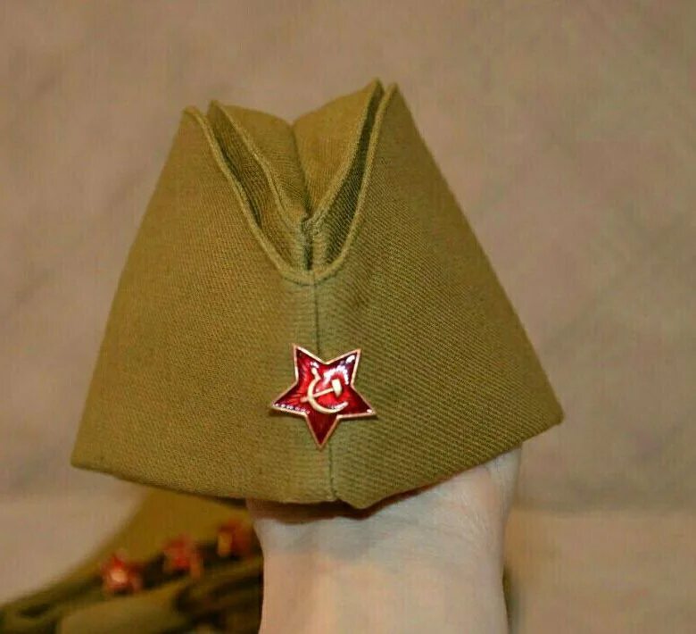 солдатская пилотка со звёздочкой. пилотка солдата. военный пилот. найти пилотки. красивые пилотки.