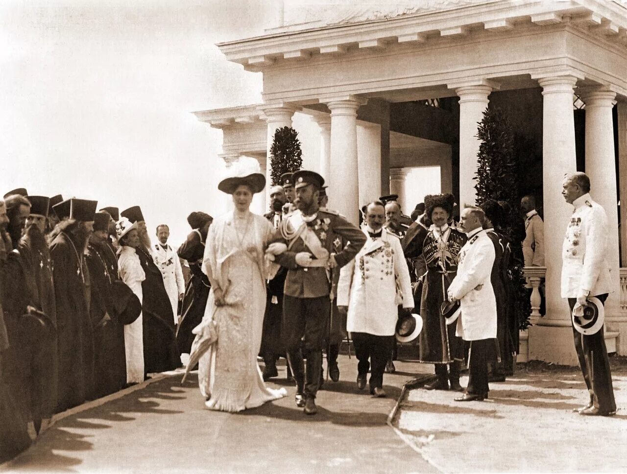 Празднование 300 летия династии романовых. Царская семья в Костроме 1913 год.