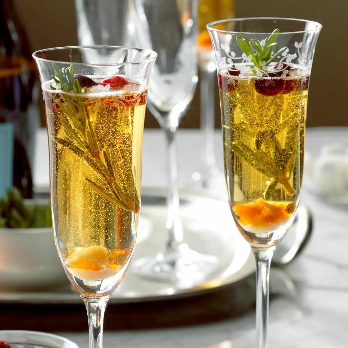 Коктейль Champagne Cocktail. Шампанское в бокале. Бокалы для шампанского. Бокалы для аперитива. Основа шампанского