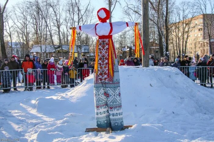 Масленица в северном тушино 2024. Метание валенка на Масленицу. Конкурсы на Масленицу. Конкурсы на Масленицу на улице для детей. Кукла Масленица на конкурс.