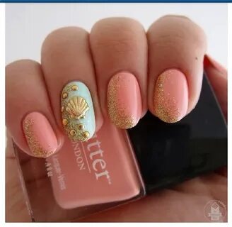 Маникюр коралловый золотым