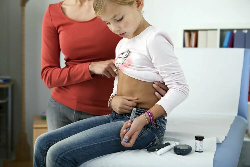 Девочка 9 лет страдает сахарным диабетом получает. Дели с сахорным диатетом. Сахарный диабет 1 типа у детей. Инсулин для детей. Сахарный диабет у детей инсулинотерапия.