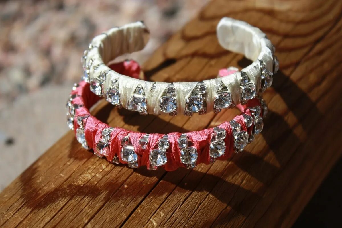 браслеты из подручных материалов. необычные браслеты. красивые браслеты для начинающих. украшения из подручных материалов. бижутерия из подручных средств.