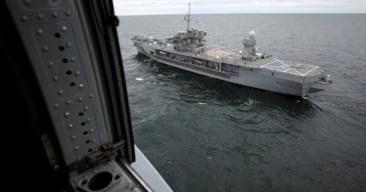 Суда 6 ноября. Корабль шестого флота ВМС США Mount Whitney. Маунт Уитни корабль. Штабной корабль Маунт Уитни. Флагман 6 флота Маунт Уитни.