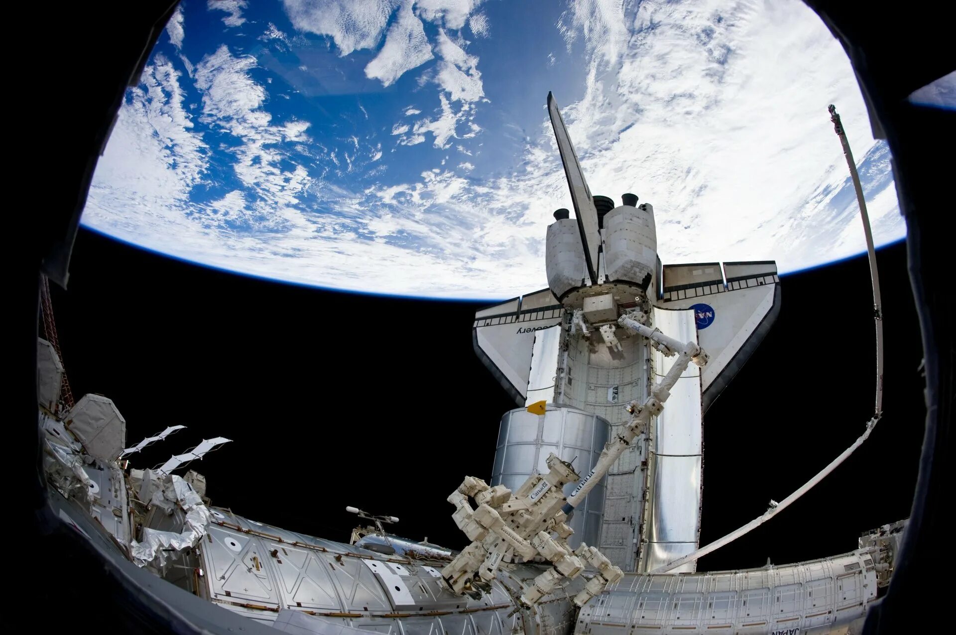 Шаттл на орбите. Спейс шаттл и мкс. спейс шаттл дискавери. мкс space shuttle. спейс шаттл космический корабль.
