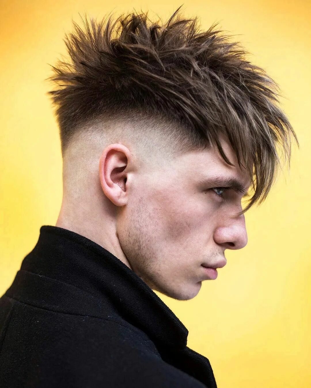 Мужская стрижка Spiky hair. Андеркат ирокез. Ирокез Квифф. Фейд Ежик стрижка.