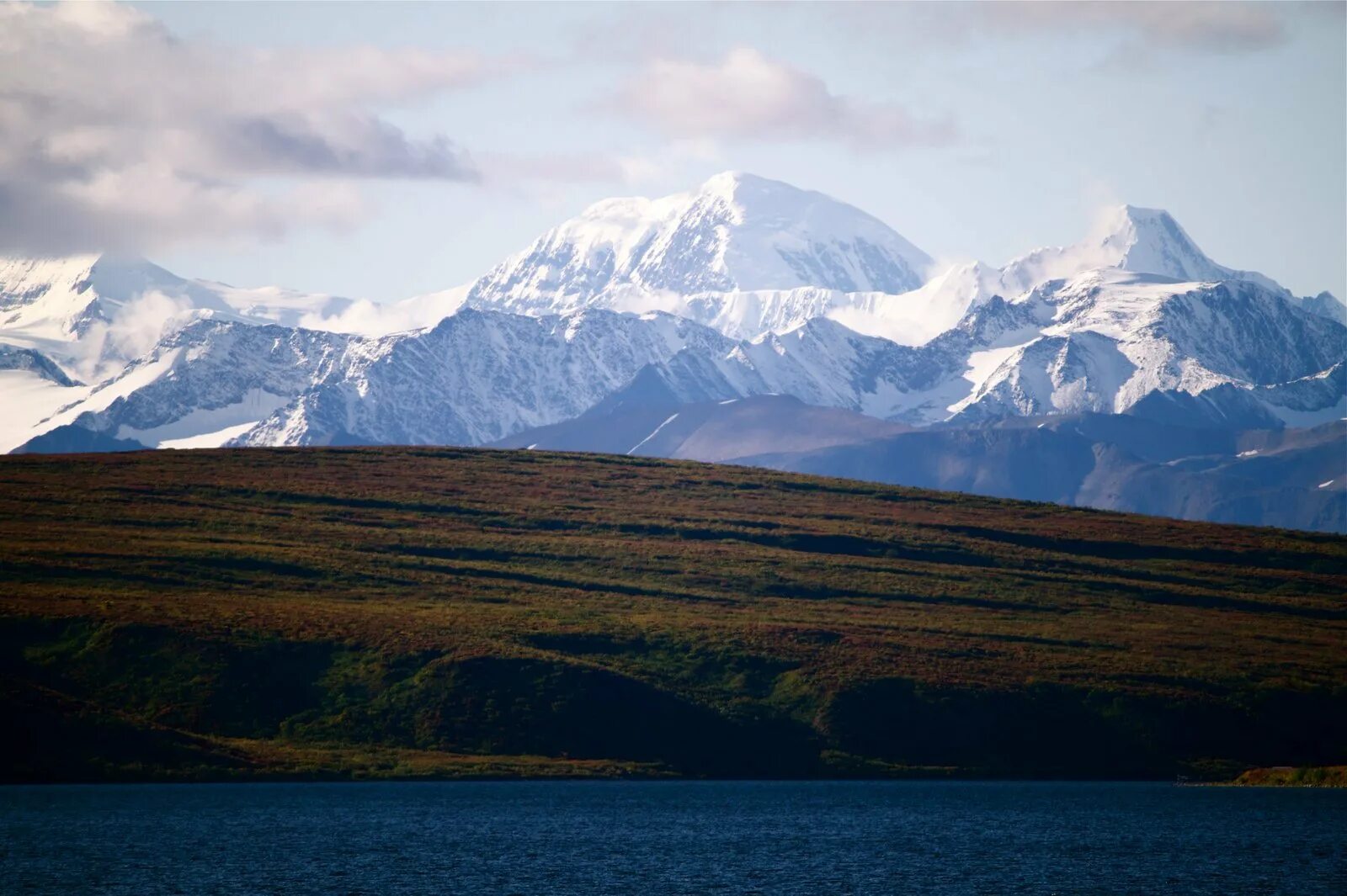 Леди аляска. Чугачские горы Аляска. Гора Святого Ильи на Аляске. Ноатак (Аляска).