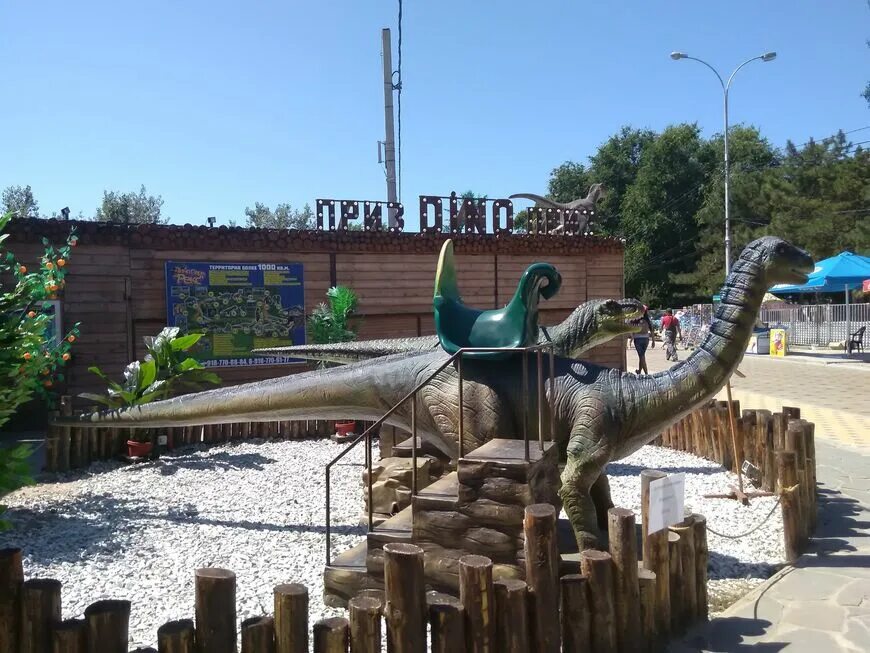 Динозавр в анапе. Динопарк рекс анапа. динопарк рекс витязево. парк динозавров рекс в анапе. парк динозавров в анапе на пионерском проспекте.