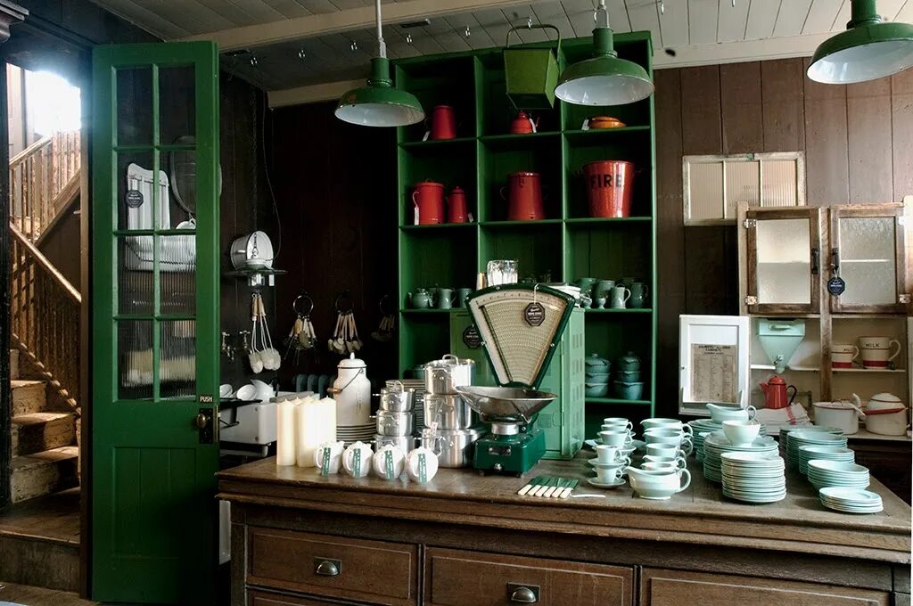 Зеленая кофейня. Кофейня в зеленом стиле. Кофейня интерьер в зеленых тонах. Кофейня в красно зеленых тонах. Зеленое кофейня