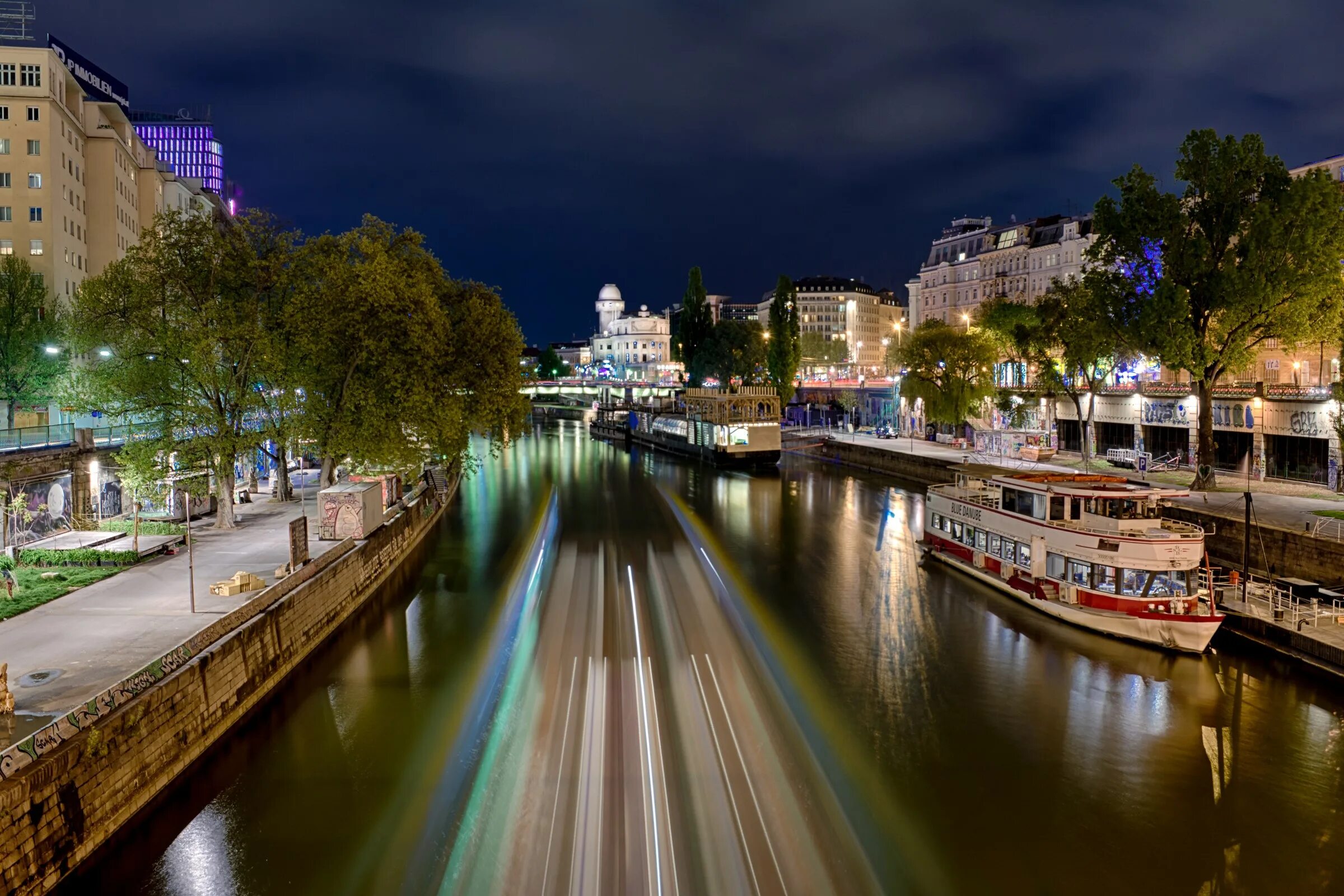 Вена река в Австрии. Вена Дунай. Вена Австрия набережная. Вена город река. Street river