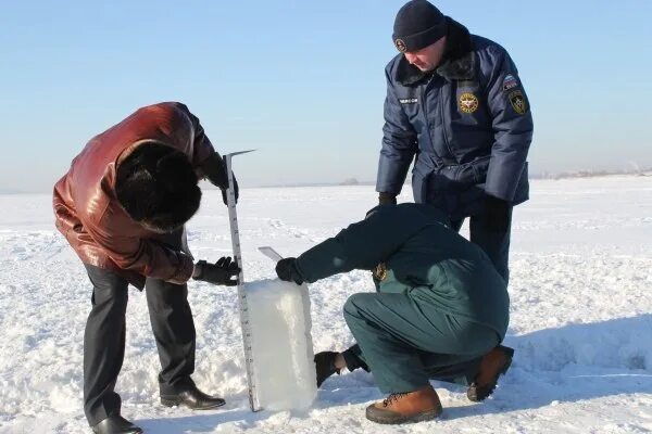 Нижнекамск через переправу. Переправа Покровское Нижнекамск. Переправа Нижнекамск Елабуга. Переправы по льду в Нижнекамск. Толщина льда на Псковском озере.