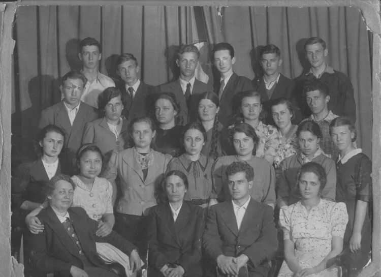 Выпускники разных лет. Школа 1243 москва. школа 1243 выпускники. выпускники гарболовской школы разных лет. школа 1243 москва фотографии выпускников 1977 года.