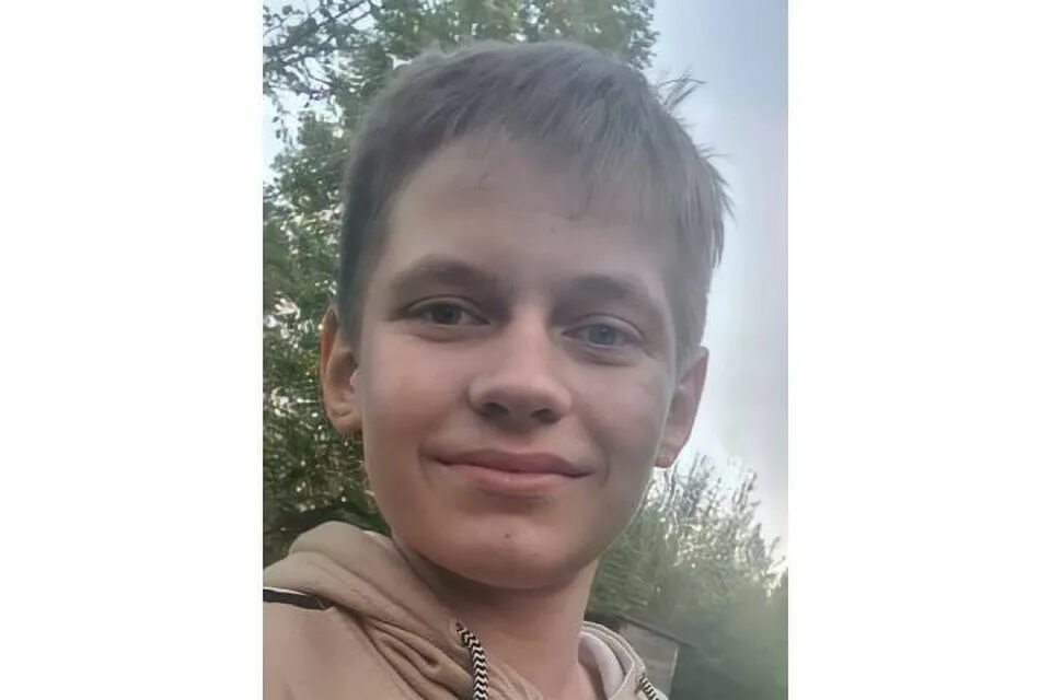 Лицо 13. 13 Летний парень. Лицо 13 летнего мальчика. Пропавшие мальчики 13 лет с челкой. Лицо 12летки парень.