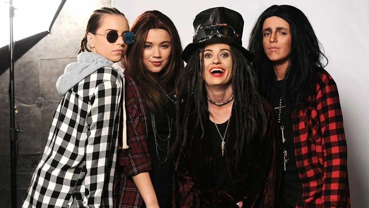 Группа 4 non blondes. Дон Ричардсон 4 non blondes. Солистка группы 4 non blondes. What s up текст