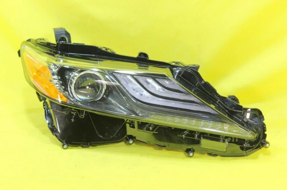 Led фары camry 70. Передние фары тойота камри 70. Фары на тойота камри 70. Стекло фары камри 70. Передняя фара toyota camry 70.
