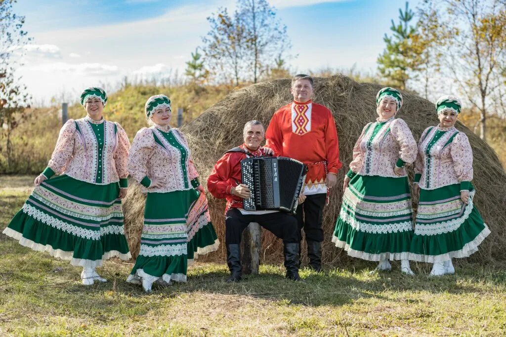 Ансамбль русская душа. Родное село. «Поет село родное» Смоленск. Картинка поет село родное. Поющая душа россии